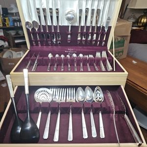 1938 80 pc Oneida GRENOBLE set for 8.